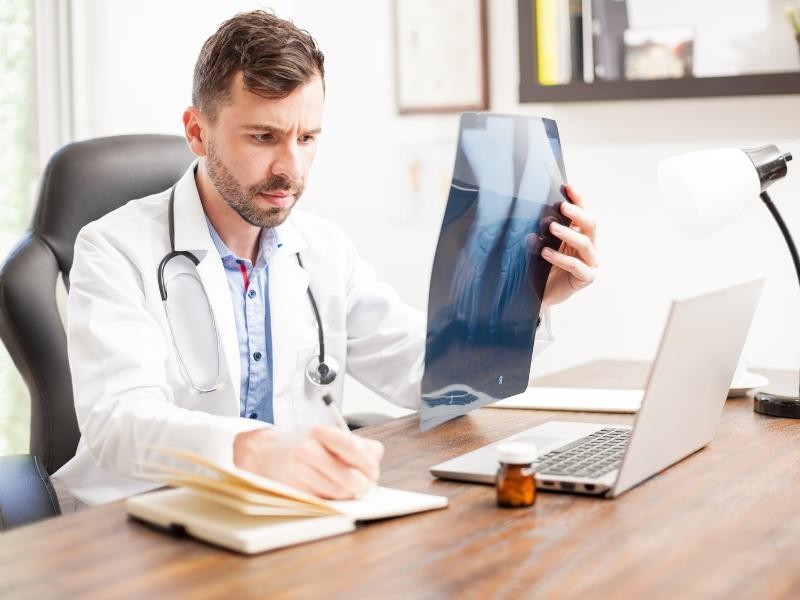 Quais Exames o Ortopedista pode Solicitar para Diagnóstico de Fraturas?